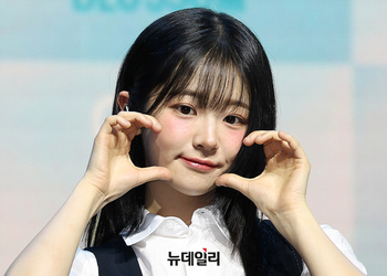 [영상] 장화신고 컴백한 QWER 쵸단