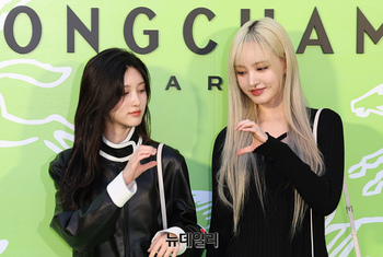 [영상] 아이브 가을-리즈 "같이 왔어요"