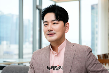 [포토] 인터뷰 하는 가수 서우리