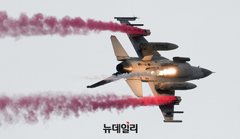 [포토] 플레어 사출하는 'KF-16'