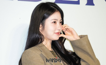 [영상] 신예은 '상큼한 볼하트'