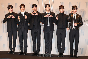 [영상] 투어스 '다함께 하트'