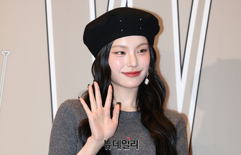 [영상] 있지 예지 '깜찍한 손인사'