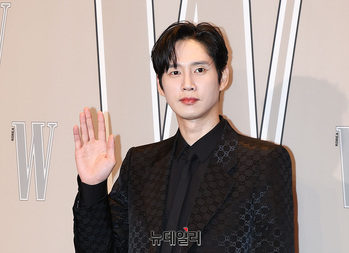 [영상] 박성훈 '가볍게 손인사'