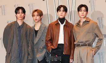 [포토] 더보이즈 주연-선우-영훈-현재 '유방암 캠페인 왔어요'