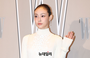 [영상] 손인사 하는 전소니