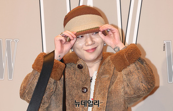 [영상] 우원재 '모자 어때요'