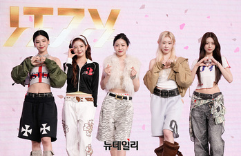 [포토] '완전체'로 컴백한 있지(ITZY)