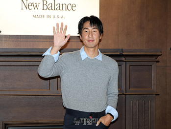 [영상] 싱어송라이터 마이큐 "오픈 축하해요"