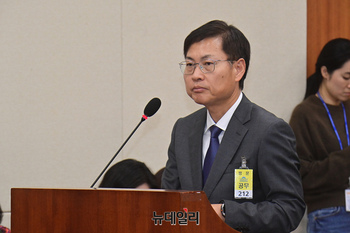 [포토] 답변하는 강동수 SK이노베이션 부사장