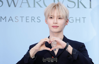 [영상] 제베원 성한빈 '마음 담은 하트'