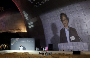 [포토] 서울디자인2024, 환영사하는 차강희 서울디자인재단 대표