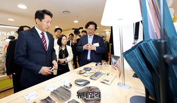 [포토] 디자인론칭페어 관람하는 오세훈 서울시장