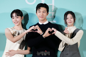 [영상] 청설 노윤서-홍경-김민주 '다함께 하트'