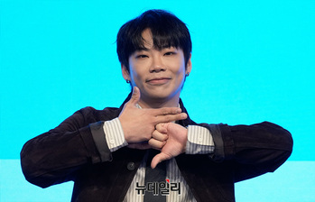 [포토] 프로젝트세븐 류디 '포즈는 이렇게'