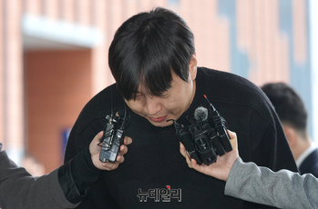 [포토] 불법도박 자백 개그맨 이진호 경찰 출석