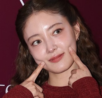 [영상] 가로수길 등장한 이세영 "오랜만이에요"