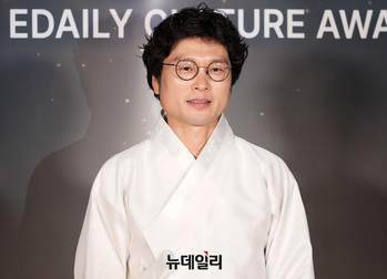 [포토] 허창열 '화이트 패션'