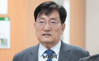 [포토] 공판 출석하는 '탈북어민 강제북송' 노영민 전 비서실장