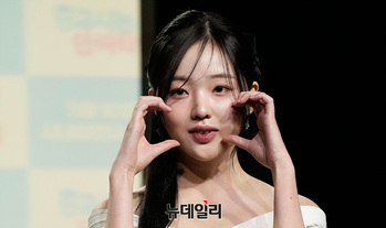 [포토] 강나언 '귀여운 양볼하트'