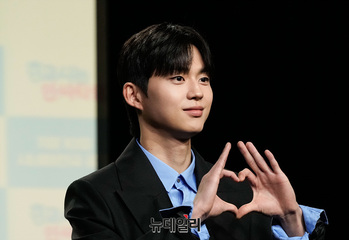 [포토] 최건 '설레는 손하트'