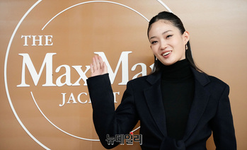 [영싱] 신현지 '귀여운 손인사'