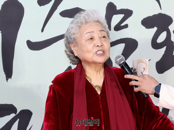 [영상] 배우 강부자, 은관문화훈장 수훈