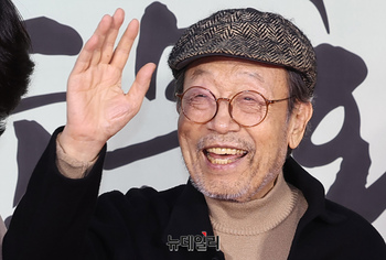 [영상] 원로배우 신구, 은관문화훈장 수훈 "정직하게 살아라"