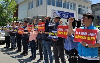 전교조의 정권 퇴진 운동, 교육이 좌파단체의 '놀이기구'인가