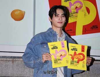 [영상] SF9 유태양, 성수팝업 플래쉬 세례