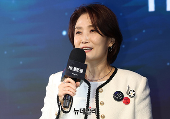 [포토] Mr.플랑크톤 소개하는 박경림