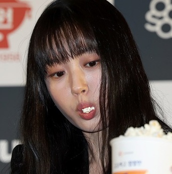 [영상] 팝콘 먹는 고민시