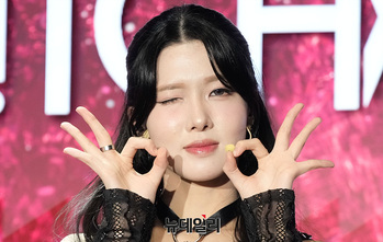 [영상] 위치스 루시아 '깜찍 윙크'