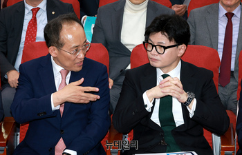 [포토] 대화 나누는 한동훈 대표와 추경호 원내대표