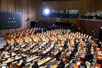 [포토] '김건희 여사 특검법' 표결 시작되자 떠나는 국민의힘