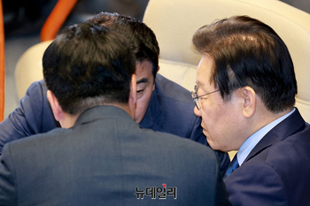 [포토] 대화 나누는 이재명·박찬대·박정