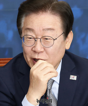 [포토] 대화 나누는 이재명 더불어민주당 대표