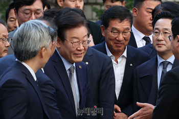 [포토] '김문기 몰랐다' 이재명 민주당 대표, 1심 선고공판 출석