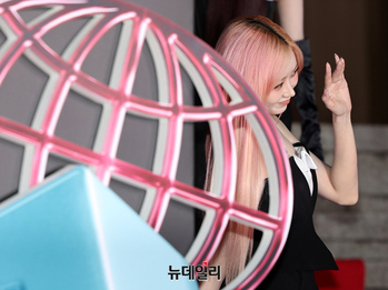 [포토] 손인사하는 에스파 지젤