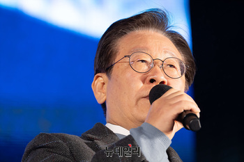 [포토] 광화문서 발언하는 이재명 민주당 대표