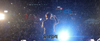 [포토] 단상에 선 이재명 더불어민주당 대표