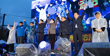 [포토] 인사하는 더불어민주당 지도부