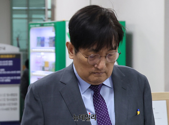 [포토] 서해피격 은폐사건 공판 출석하는 노영민 전 비서실장