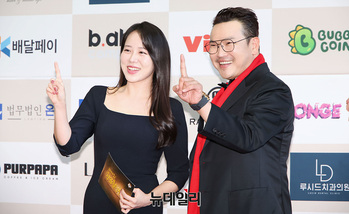 [포토] 손다정-딩동 '레드카펫 MC 맡았어요'