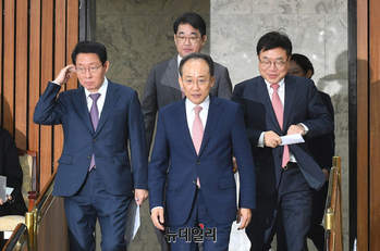 [포토] 회의 참석하는 추경호 국민의힘 원내대표