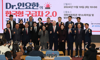 [포토] Dr.인요한의 한국형 구급차 2.0 국회 전시회