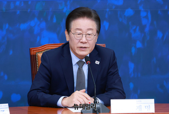 [포토] 상생 꽃달기 행사서 축사하는 이재명 민주당 대표 