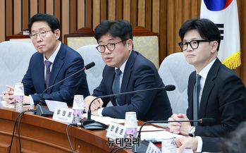 [포토] 토론회 개회사 하는 유의동 여의도연구원장