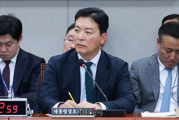 [포토] 운영위서 답변하는 김성훈 대통령경호처 차장