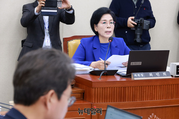 [포토] 과방위 진행하는 최민희 위원장